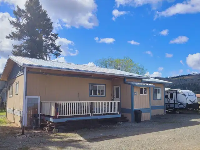 UPDATED AND MOVE-IN READY! in Houses for Sale in Kamloops - Image 9