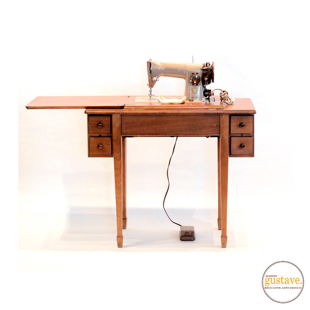 Machine à coudre Singer 191 vintage dans son meuble de bois dans Loisirs et artisanat  à Saint-Hyacinthe