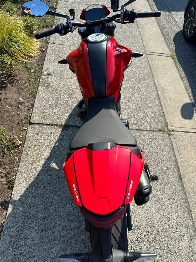 2023 Ducati Monster 937 Red in Street, Cruisers & Choppers in Vancouver - Image 3