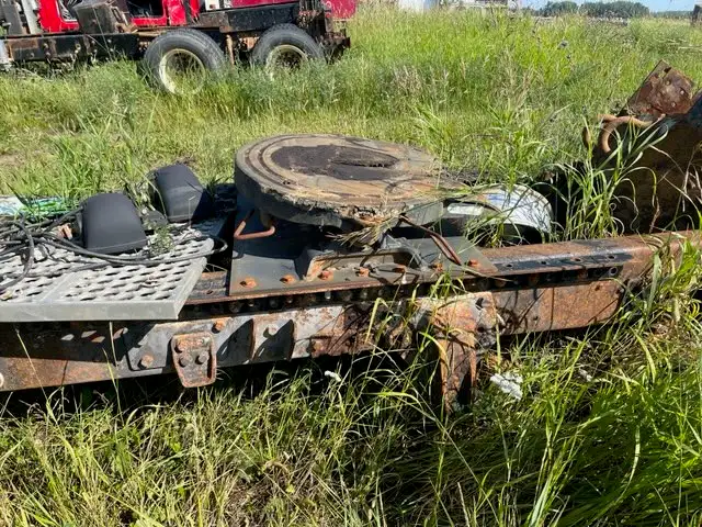 5th WHEELS HOLLAND YOST FONTAINE SOME WITH SLIDES in Heavy Equipment Parts & Accessories in Edmonton - Image 3