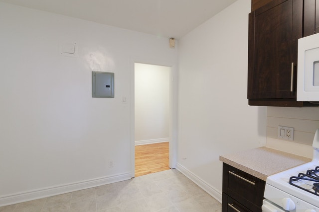 4505 Dupuis Avenue — photo 2