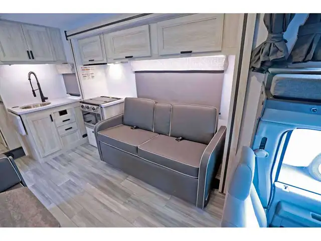 2024 Forest River Sunseeker 3250 2 extension 2024 + lit superpos in RVs & Motorhomes in Laval / North Shore - Image 6