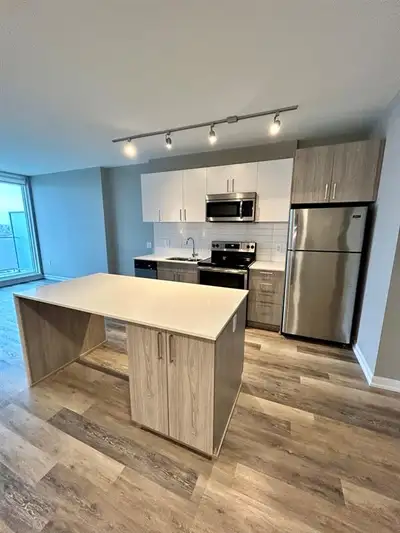 Modern one bedroom + den bedroom in the heart of Hintonburg. Truly an amazing location! - Fridge, di...