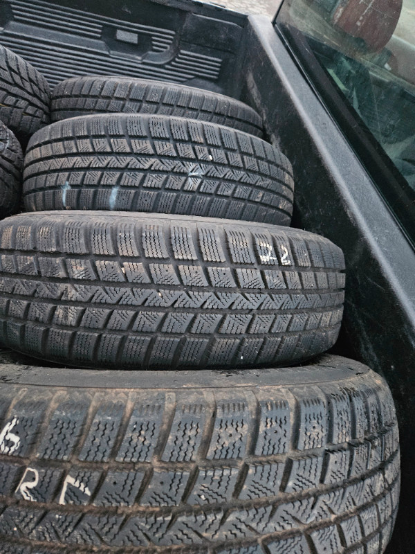 205/60r16 GOODYEAR SNOW TIRES ON FORD ECO SPORT RIMS LIKE NEW in Tires & Rims in Hamilton - Image 3