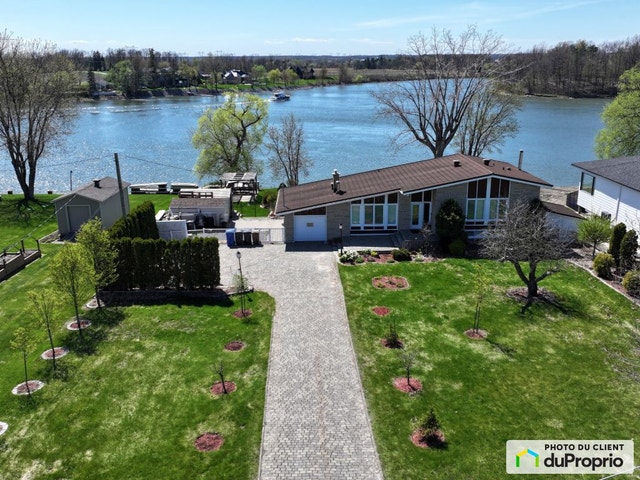 $991,000 - Bungalow for sale in St-Charles-sur-Richelieu — photo 1