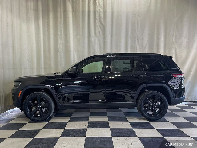 2025 Jeep Grand Cherokee Altitude 4x4 | 10% OFF OR 0% FOR 72mo | in Cars & Trucks in Portage la Prairie - Image 3