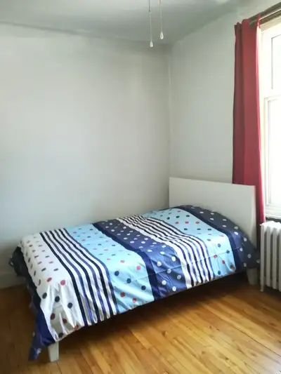 ROOM For FEMALE, ALL INCLUDED, Vendome metro FRONT, AUGUST 1st
