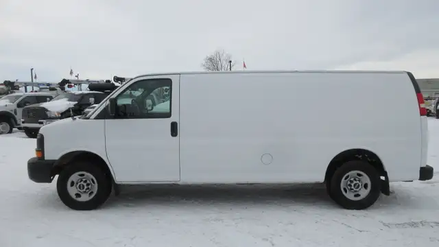 2008 GMC Savana CARGO VAN in Heavy Trucks in Vancouver - Image 2