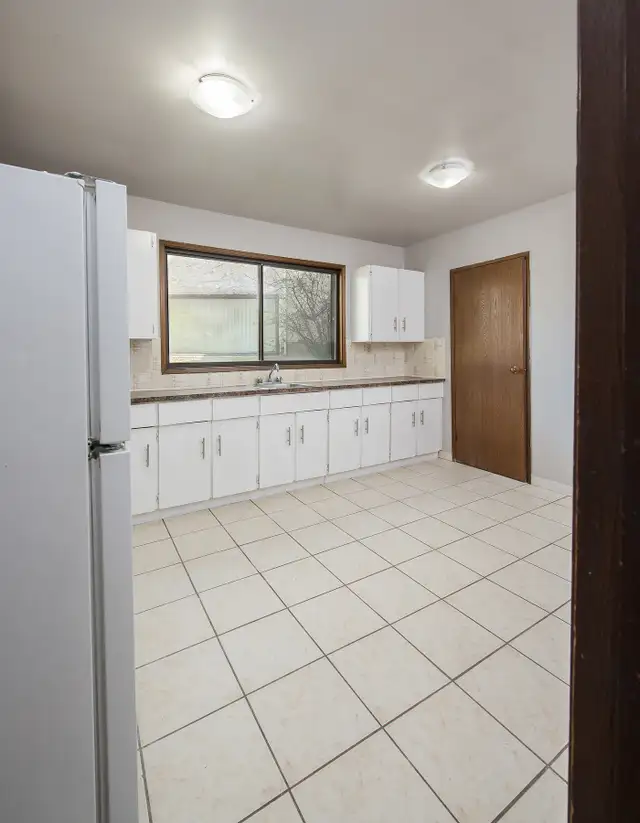Carlton Court - 1 BED ROOM Apartment for Rent in Long Term Rentals in Edmonton - Image 14