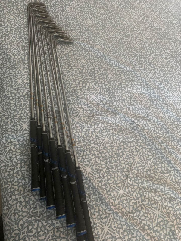 MENS LEFT HANDED PING GOLF CLUBS - GOOD COND. in Golf in Hamilton