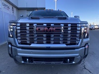 Take a look at this FULLY-LOADED Denali 3500 Heavy-Duty DURAMAX Diesel.... With every option includi... (image 8)