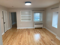 1 Bed 1 Bath Ground Floor Apartment Close to Queen's & Downtown