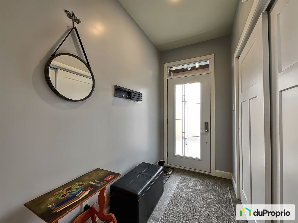 $327,900 - Semi-detached for sale in Warwick — photo 2