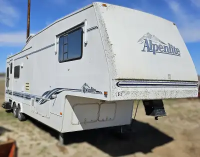 SASK VIN STATUS: NON REPAIRABLE!!! 1997 Alpenlite Augusta 31RL 5th Wheel Camper/Travel Trailer, 50A...