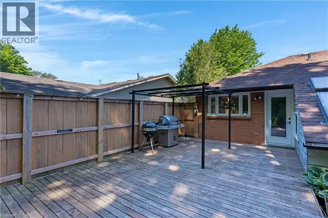 37 YELLOW BIRCH Drive Kitchener, Ontario in Houses for Sale in Kitchener / Waterloo - Image 9