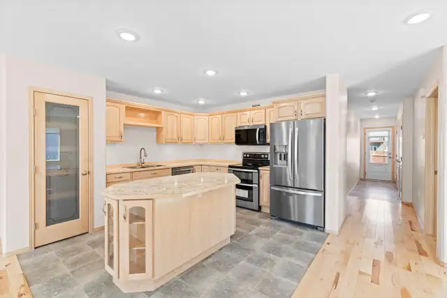 NO CONDO FEES Gorgeous Townhome w Realtor® Tamara Cromarty in Houses for Sale in Whitehorse - Image 9