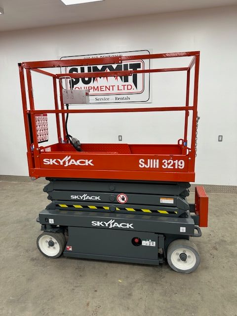 2017 Skyjack SJ3219 Electric Scissor Lift in Heavy Equipment in Hamilton - Image 12