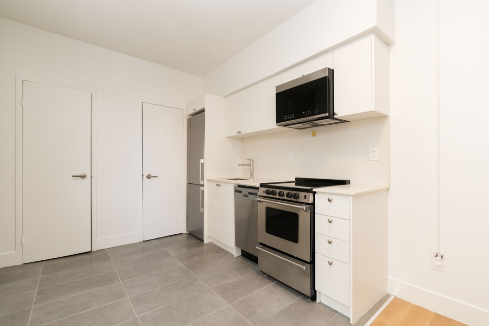 Renovated bachelor, King and Jameson - ID 2567 4