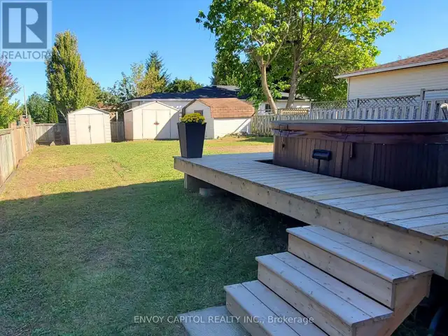 1 MCCUAIG COURT Barrie (Grove East), Ontario in Houses for Sale in Barrie - Image 4