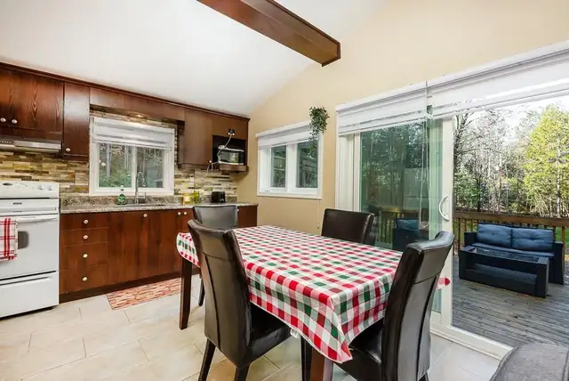 Charmant chalet-maison à louer à Chertsey avec spa et sauna in Quebec in Canada - Image 6