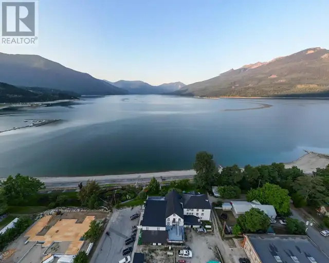 92 4TH Avenue Nakusp, British Columbia in Commercial & Office Space for Sale in Nelson - Image 5