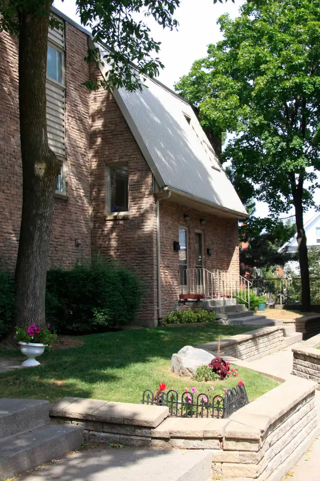 Three Bedroom Townhouse for Rent in Oshawa. GREAT LOCATION in Long Term Rentals in Oshawa / Durham Region - Image 16