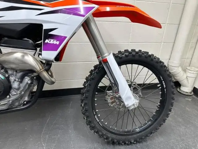 2024 KTM 250 SX-F in Dirt Bikes & Motocross in Calgary - Image 6
