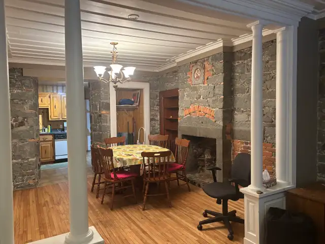 Très beau et grand 7 1/2, Vieux-Québec, libre