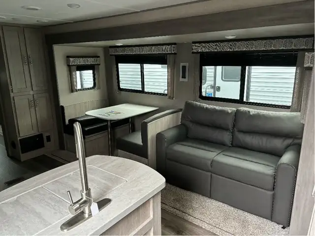 2023 Catalina 343BHTS in Travel Trailers & Campers in Sudbury - Image 7