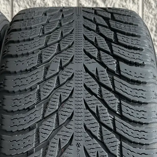 (90%) 4x 255/50R20 Nokian Winters w/ Volvo XC90 Rims + TPMS in Tires & Rims in City of Toronto - Image 4