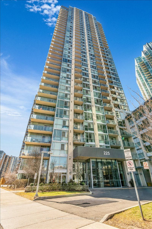 Mississauga Living 1+1 Bdrm 2 Bth - Burnhamthorpe / Duke Of York in Condos for Sale in Oshawa / Durham Region