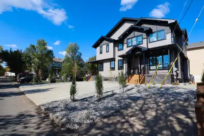 Garneau 4 Bed 3.5 Bath Townhouse For Rent Perfect for Students!