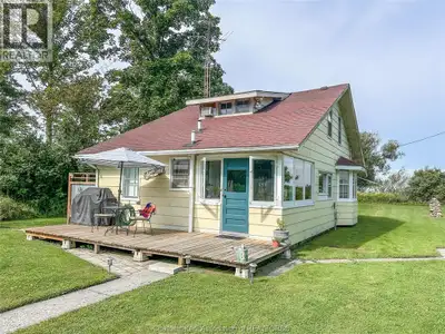 This classic Rondeau 3 season cottage, located in one of the most private nooks of the park, is a pe...
