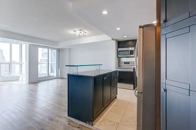 Waterfront Toronto Condo with 2 + Den Bedrooms in Condos for Sale in City of Toronto - Image 2