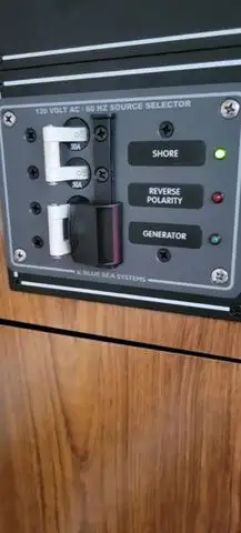 2014 Pursuit 285 285 Twin Outboard Walkaround in Powerboats & Motorboats in Trenton - Image 5