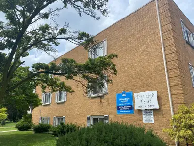 Bachelor Apartment Available - Quiet Area
