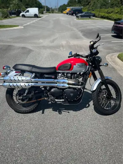 APPLY NOW: https://www.ridecollective.ca/get-pre-approved The 2016 Triumph Scrambler 900 is a retro-...