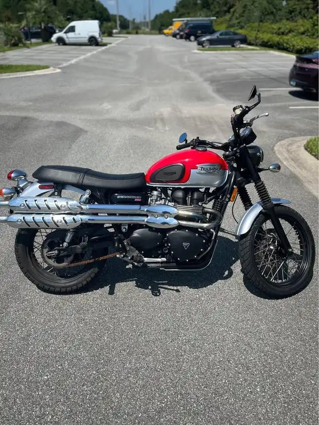 2016 TRIUMPH SCRAMBLER 900-RED! in Street, Cruisers & Choppers in Saskatoon - Image 2