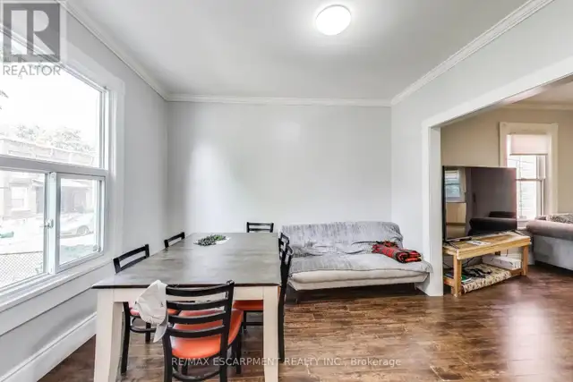 8 MADISON AVENUE Hamilton (Gibson), Ontario in Houses for Sale in Hamilton - Image 6