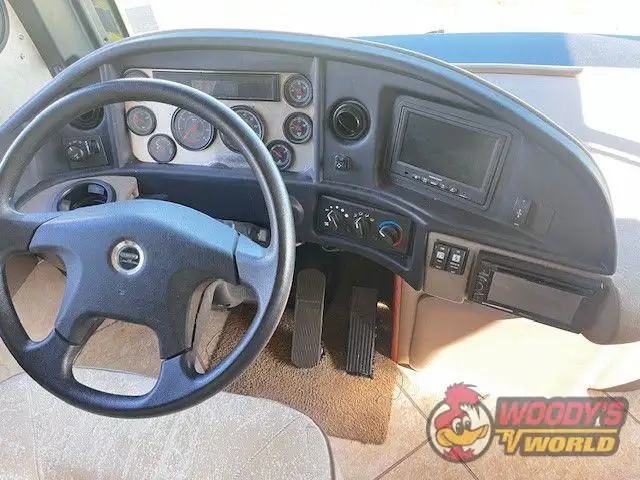 2015 FLEETWOOD EXCURSION 33D in RVs & Motorhomes in Red Deer - Image 9