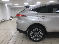 Set out with confidence in the 2021 Toyota Venza Limited, a pre-owned SUV designed for drivers who w... (image 4)