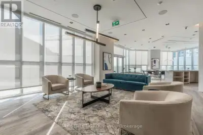 Excellent 1 Bedroom + Large Den Unit with convenient location to everything In The Heart Of Downtown...
