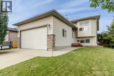 Welcome to this stunning 4-bedroom, 3-bathroom home that combines elegance, comfort, and functionali...
