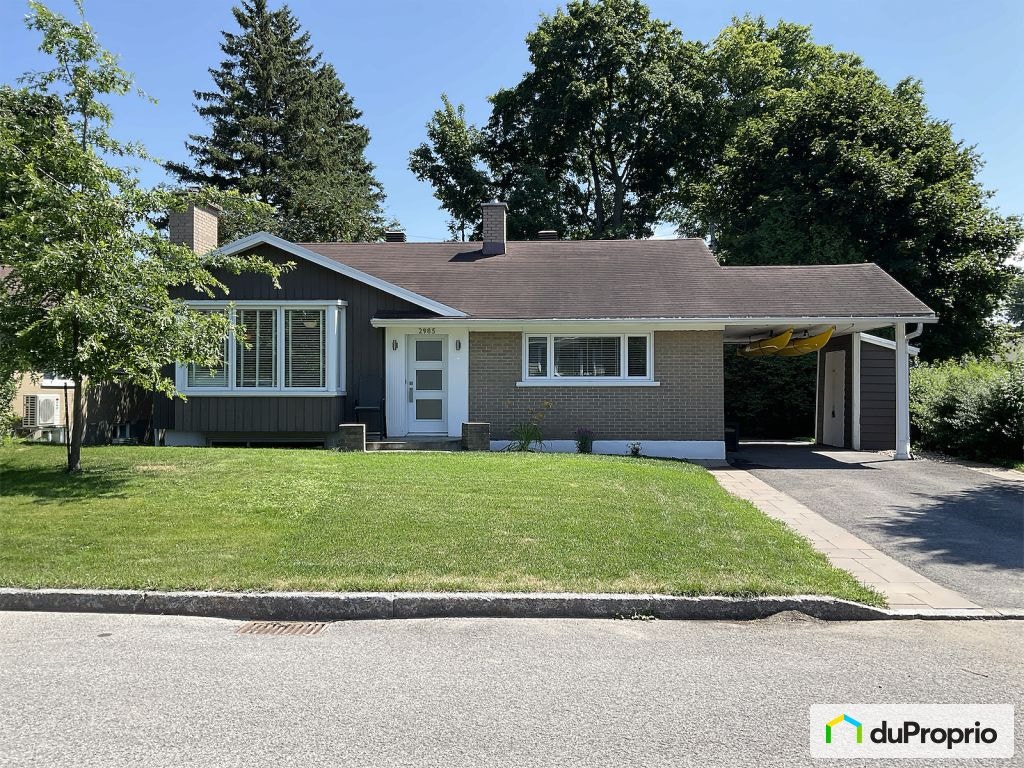 $689,000 - Bungalow for sale in Ste-Foy — photo 1