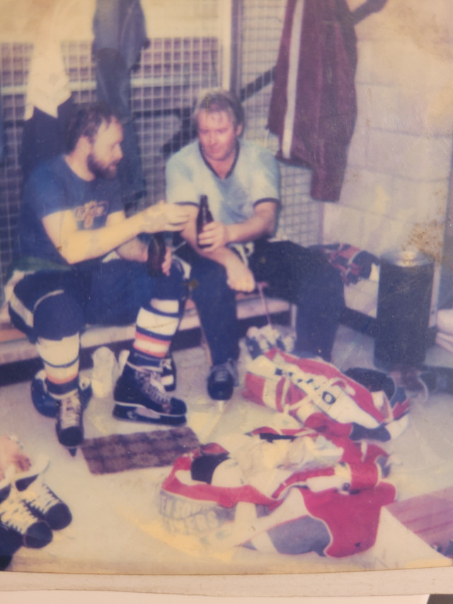 Gordie Howe Hat trick in Arts & Collectibles in Owen Sound - Image 4