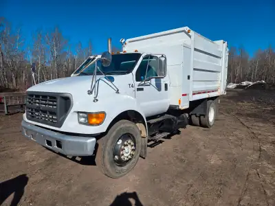 2002 Ford F750 Side Load Garbage Truck 7.2L Cat 3126 Diesel, Auto Trans, Air Brakes with 327,972 kms...