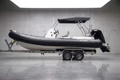 FR-XDCM68DIK325 Le best-seller, c’est lui ! Ni trop grand, ni trop petit. Jusqu’� 14 personnes � bor...