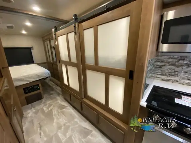 2021 Holiday Rambler Admiral 34J only 13 Milles in RVs & Motorhomes in Moncton - Image 38