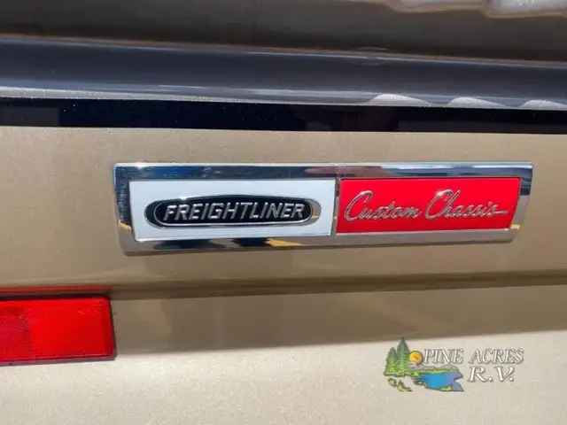 2018 Fleetwood RV Discovery 38K only 14,584 Miles in RVs & Motorhomes in Moncton - Image 57