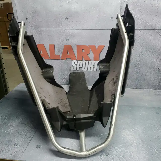 Pare-choc et Nosepan Usagé Motoneige Polaris 2013-2022 in Snowmobiles Parts, Trailers & Accessories in Laurentides - Image 5